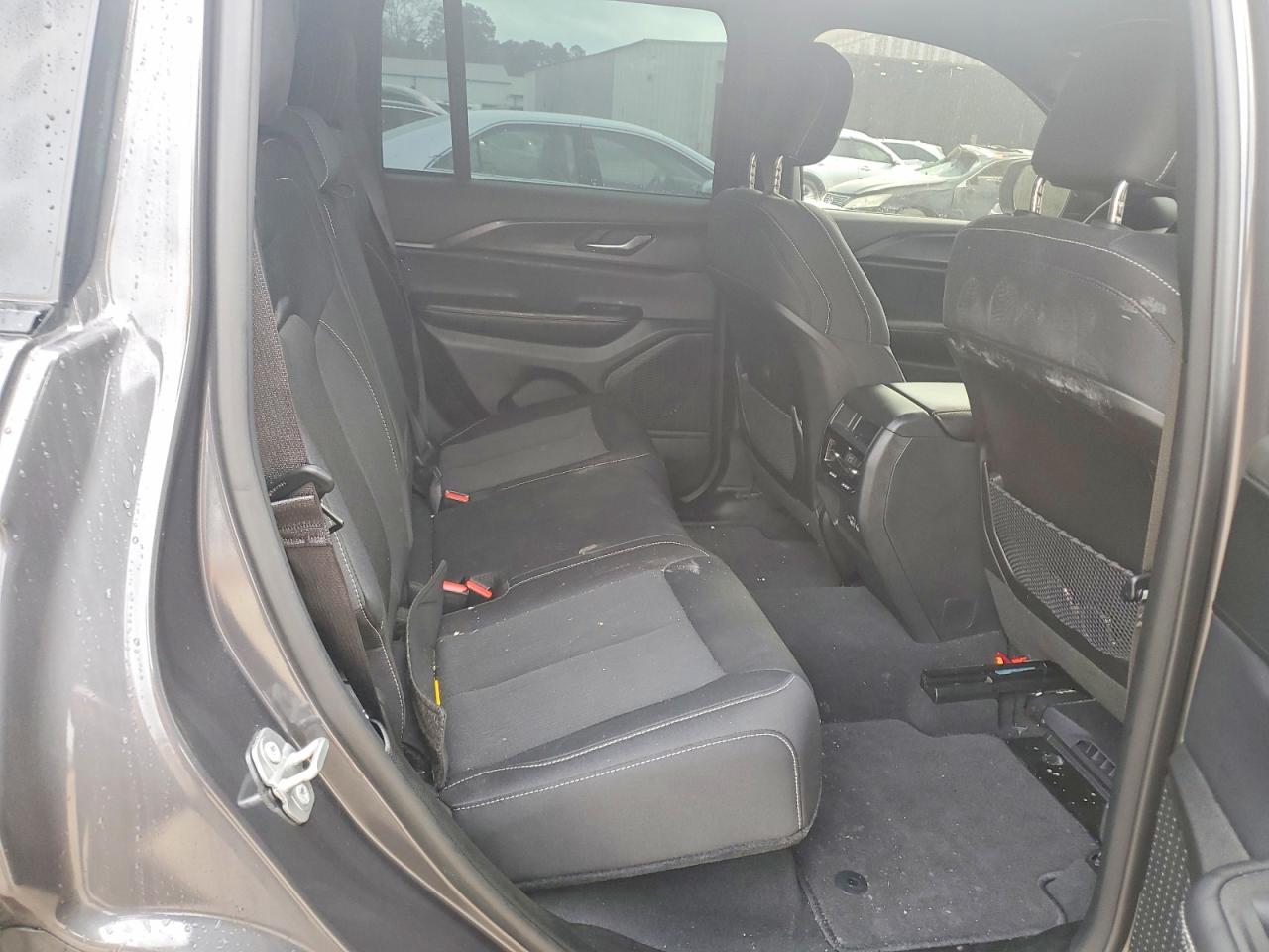 2024 JEEP GRAND CHEROKEE LAREDO photo 11