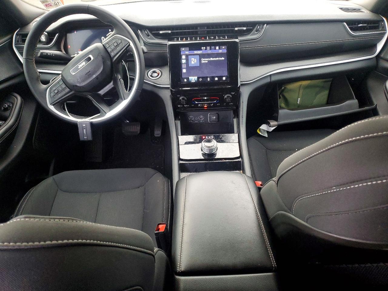 2024 JEEP GRAND CHEROKEE LAREDO photo 8
