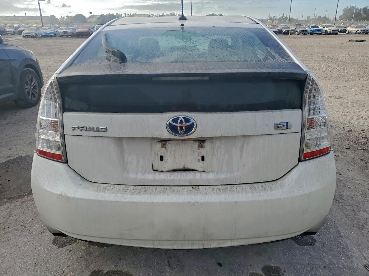 2011 TOYOTA PRIUS photo 6