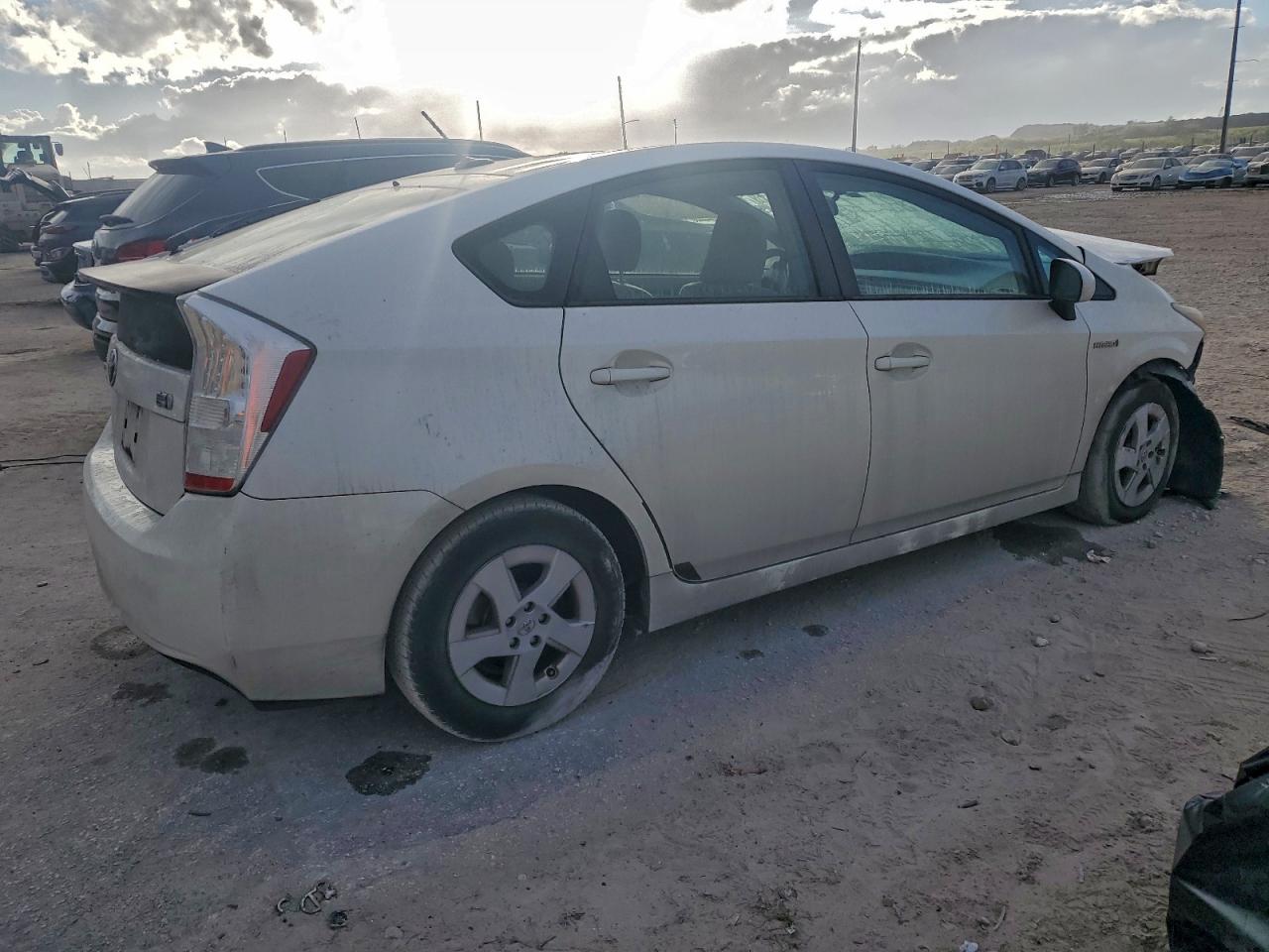2011 TOYOTA PRIUS photo 3