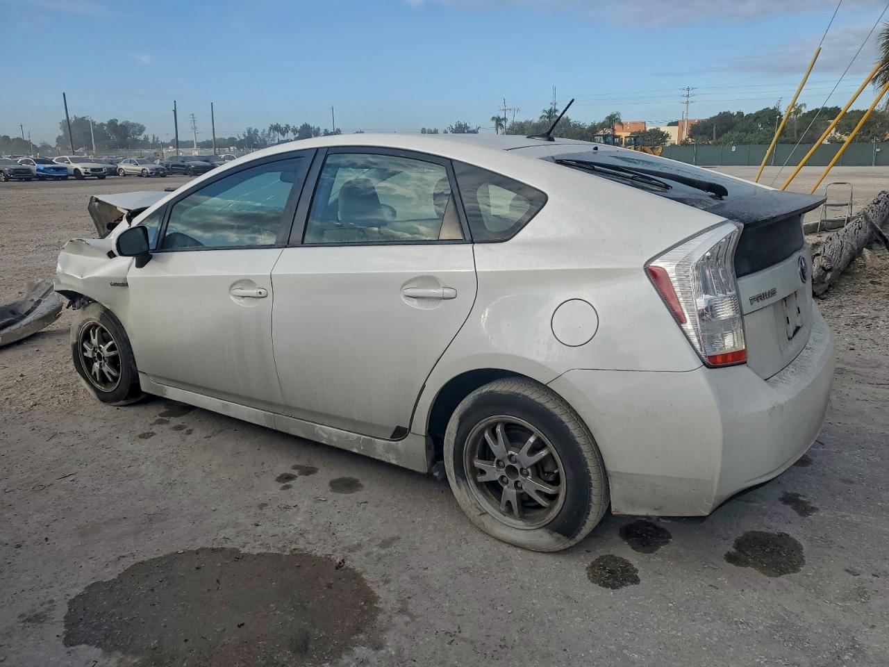 2011 TOYOTA PRIUS photo 2