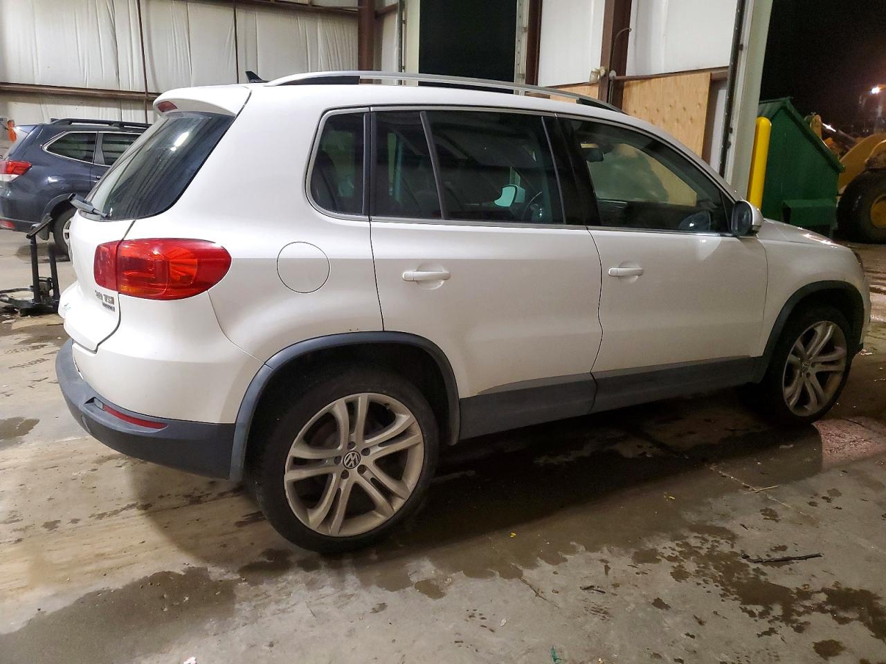 2012 VOLKSWAGEN TIGUAN S photo 3