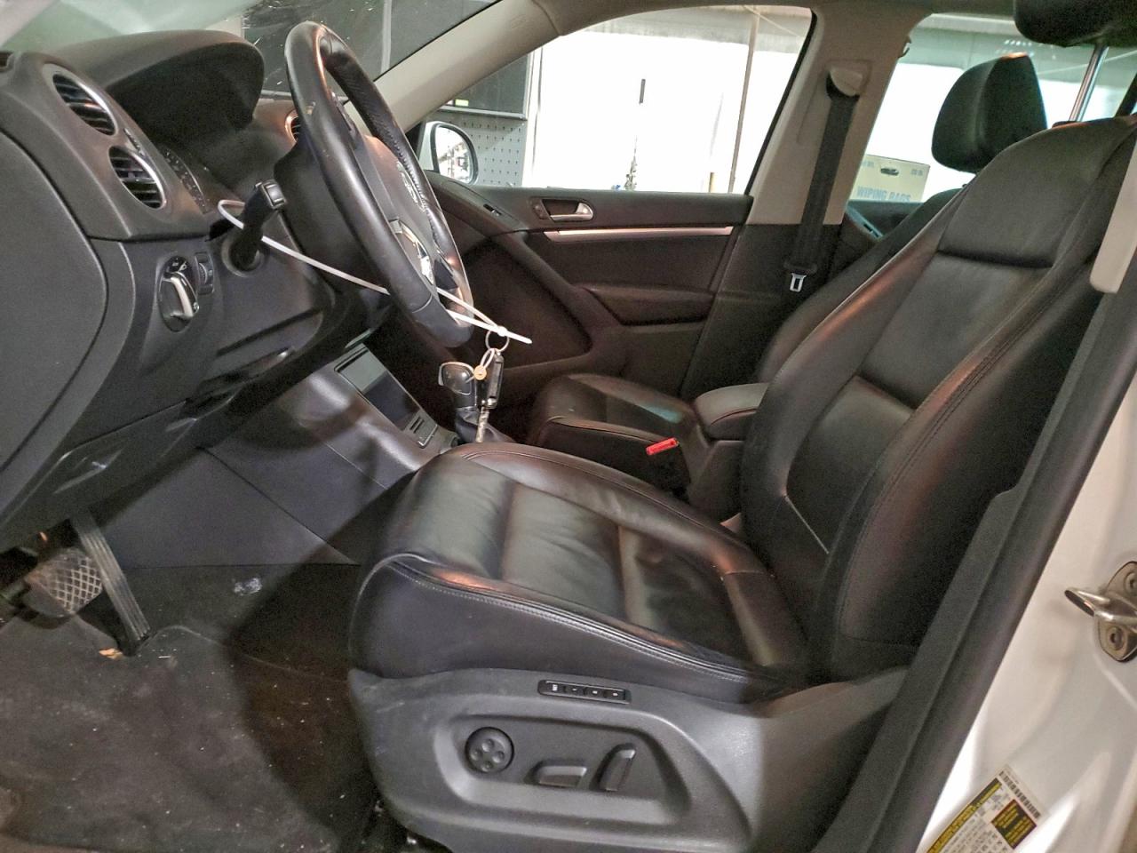2012 VOLKSWAGEN TIGUAN S photo 7