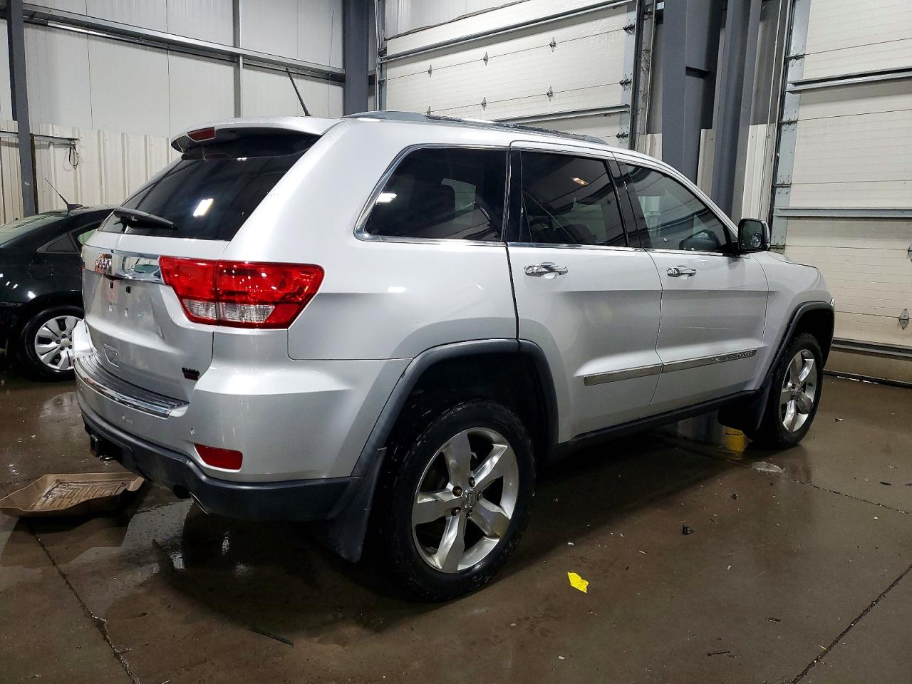 2012 JEEP GRAND CHEROKEE OVERLAND photo 3
