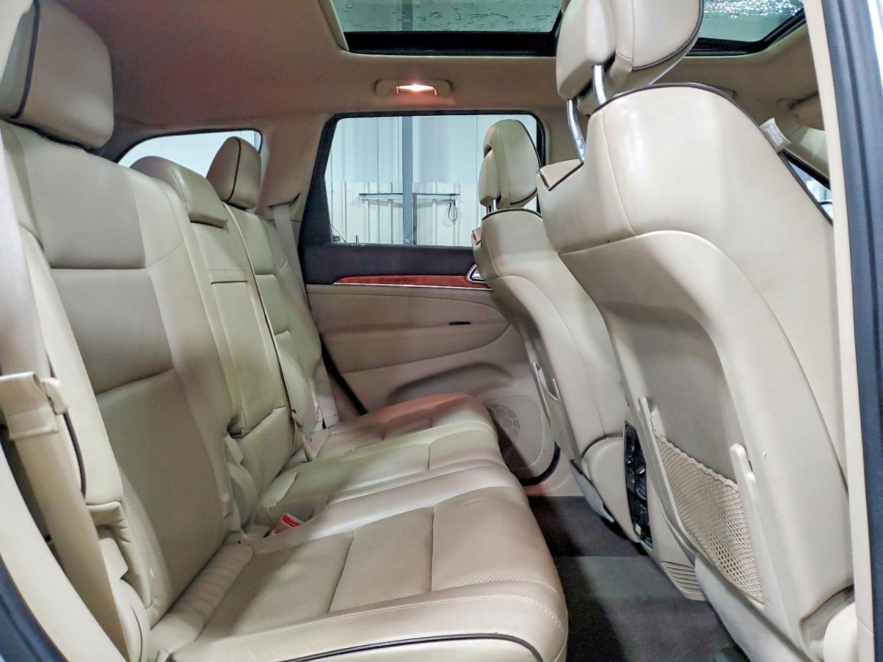 2012 JEEP GRAND CHEROKEE OVERLAND photo 11
