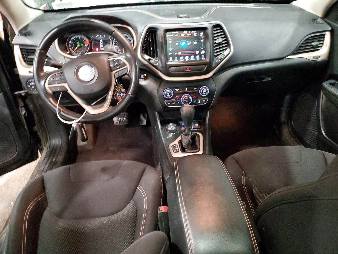 2016 JEEP CHEROKEE LATITUDE photo 8