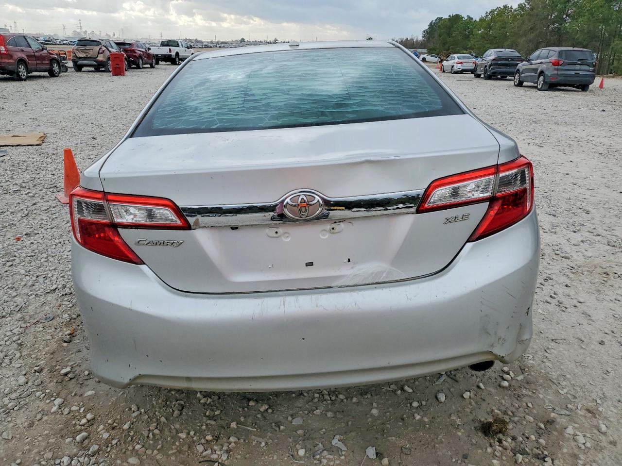 2013 TOYOTA CAMRY L photo 6