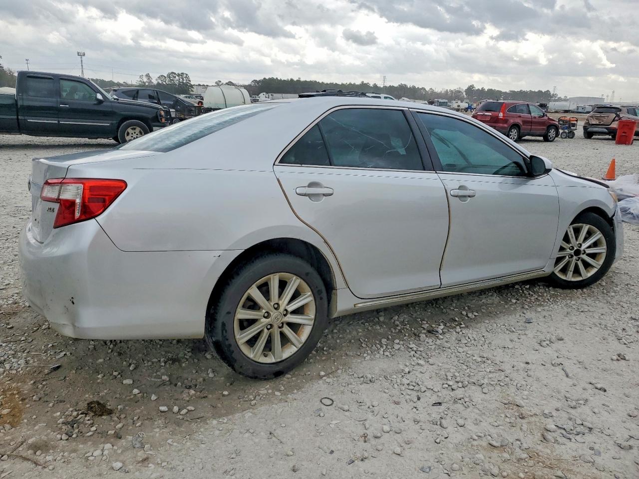 2013 TOYOTA CAMRY L photo 3