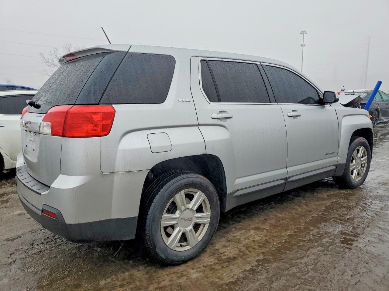 2015 GMC TERRAIN SLE photo 3