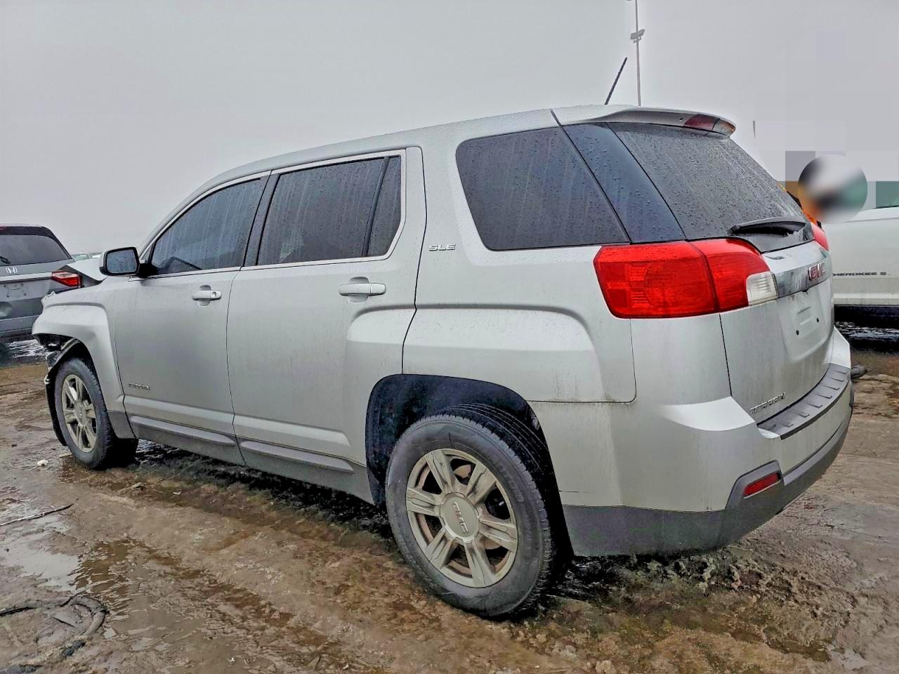 2015 GMC TERRAIN SLE photo 2