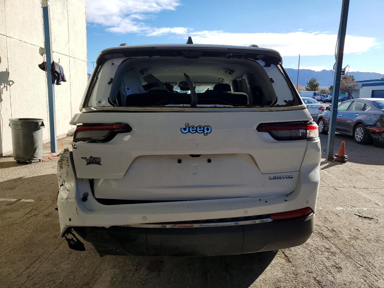 2023 JEEP GRAND CHEROKEE L LIMITED photo 6