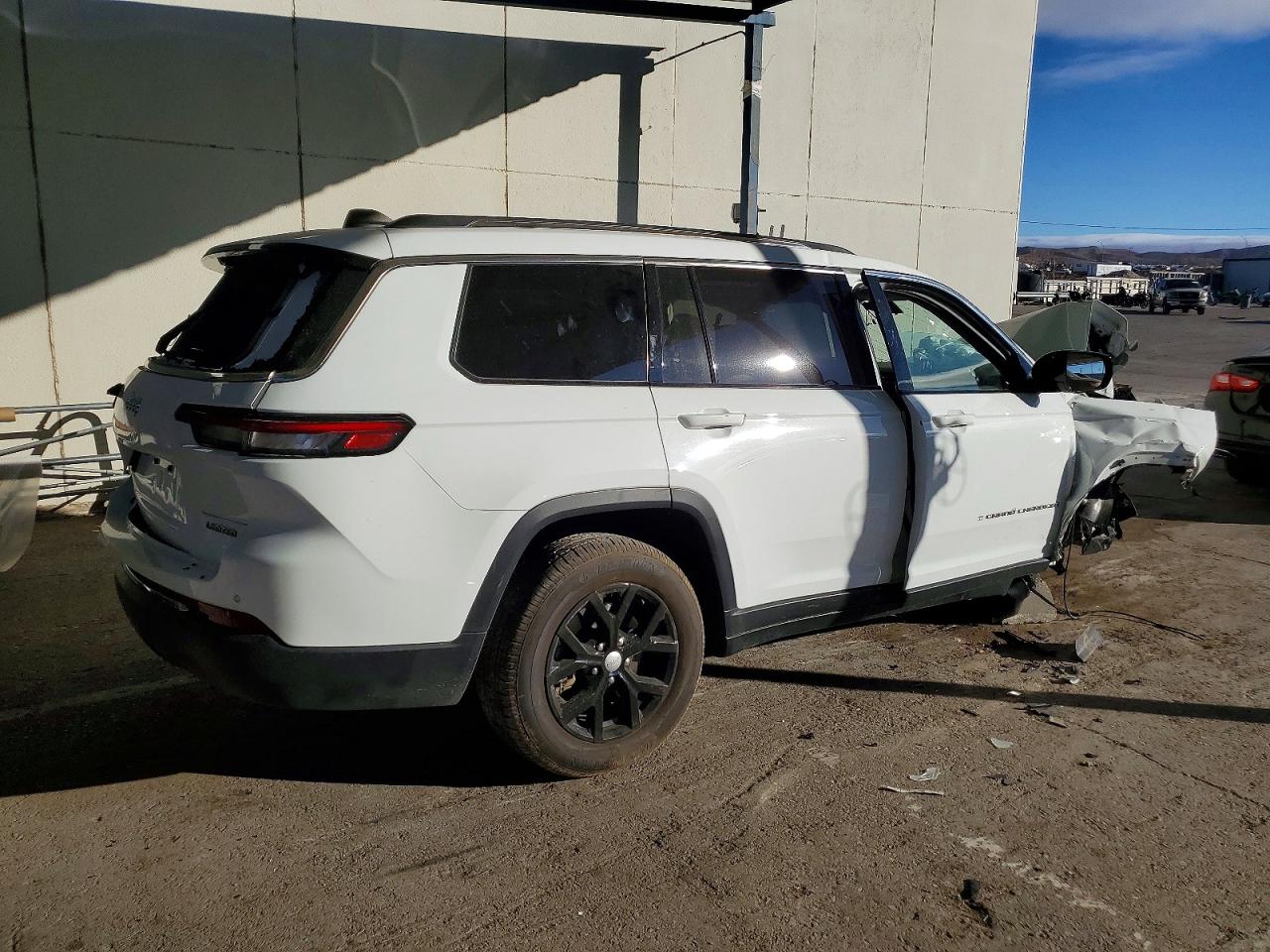 2023 JEEP GRAND CHEROKEE L LIMITED photo 3