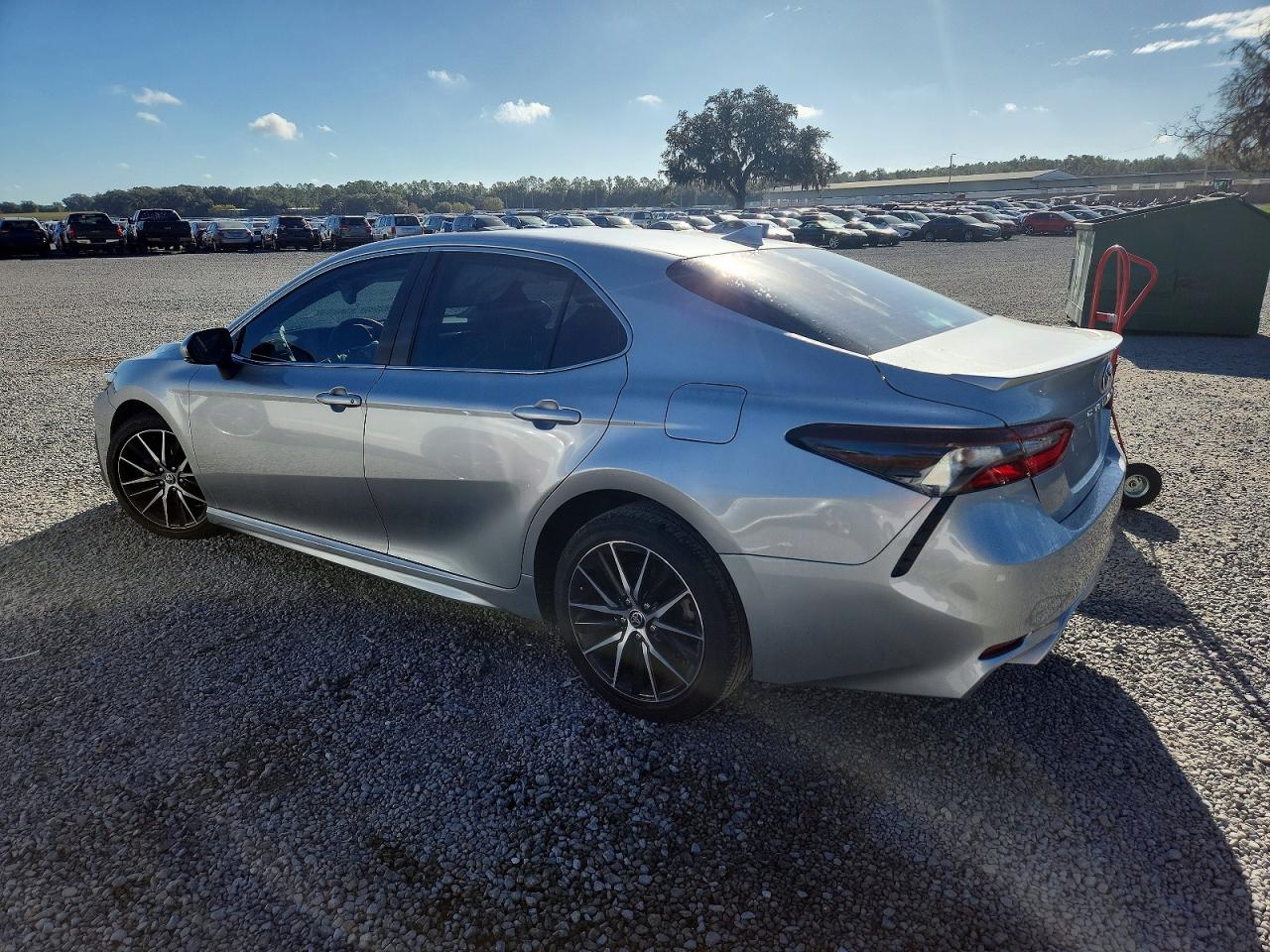 2021 TOYOTA CAMRY SE photo 2