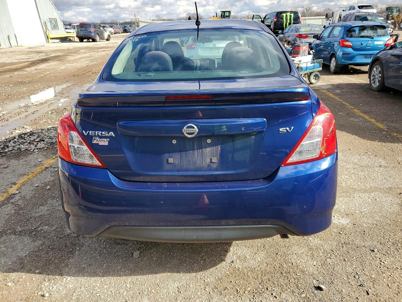 2018 NISSAN VERSA S photo 6