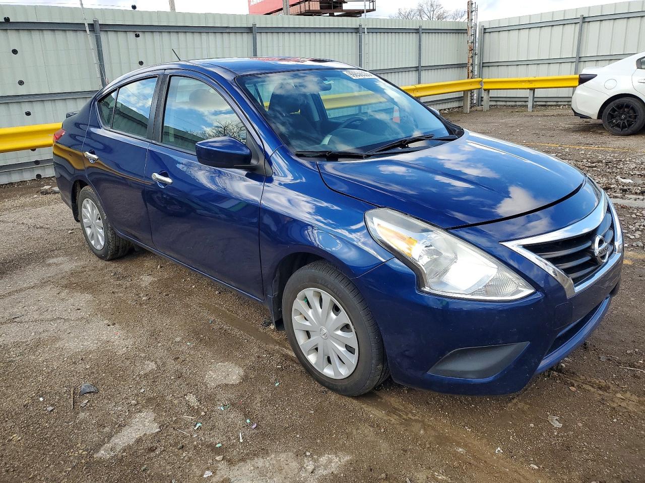 2018 NISSAN VERSA S photo 4