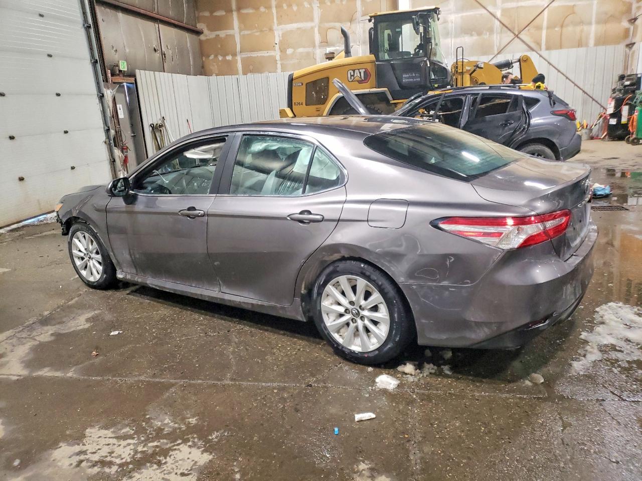 2018 TOYOTA CAMRY L photo 2
