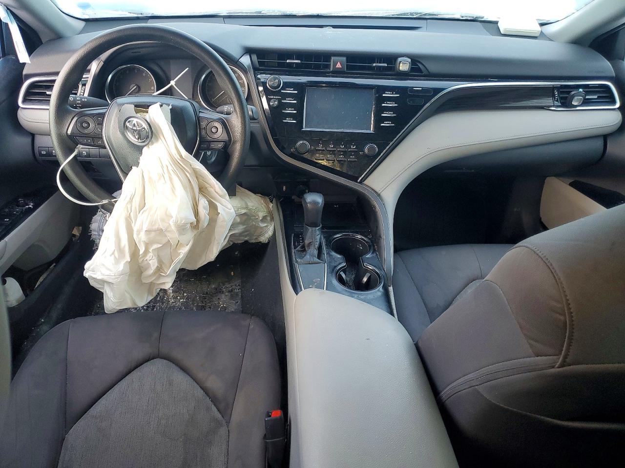 2018 TOYOTA CAMRY L photo 8