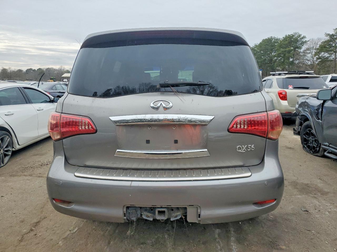 2012 INFINITI QX56 photo 16