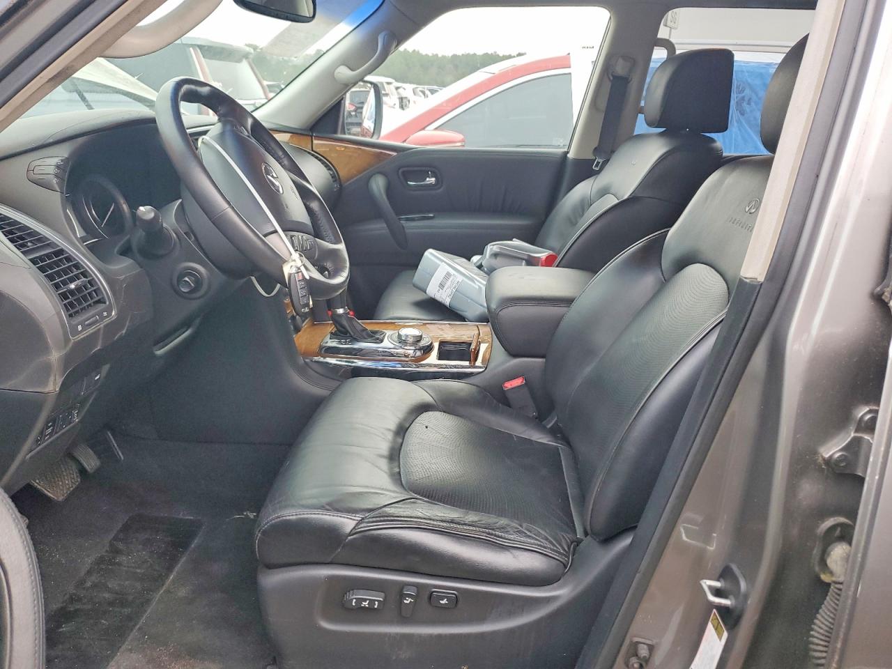 2012 INFINITI QX56 photo 19
