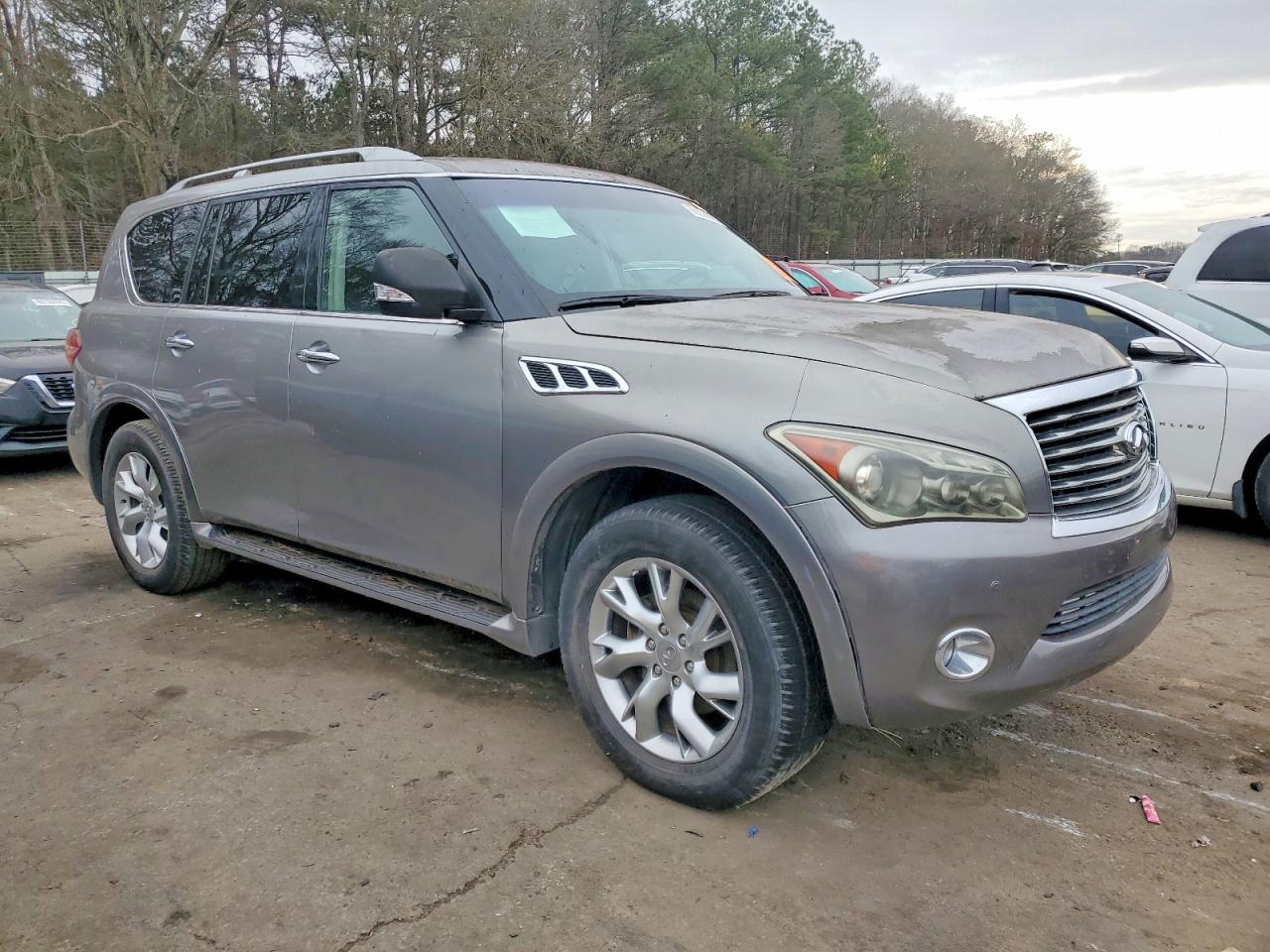 2012 INFINITI QX56 photo 10