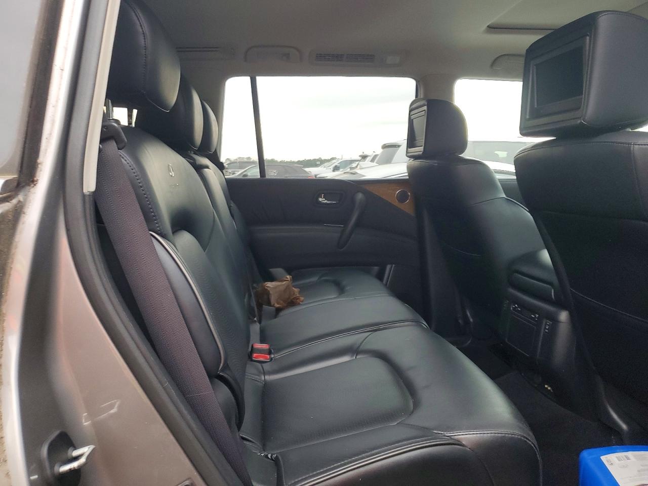 2012 INFINITI QX56 photo 28