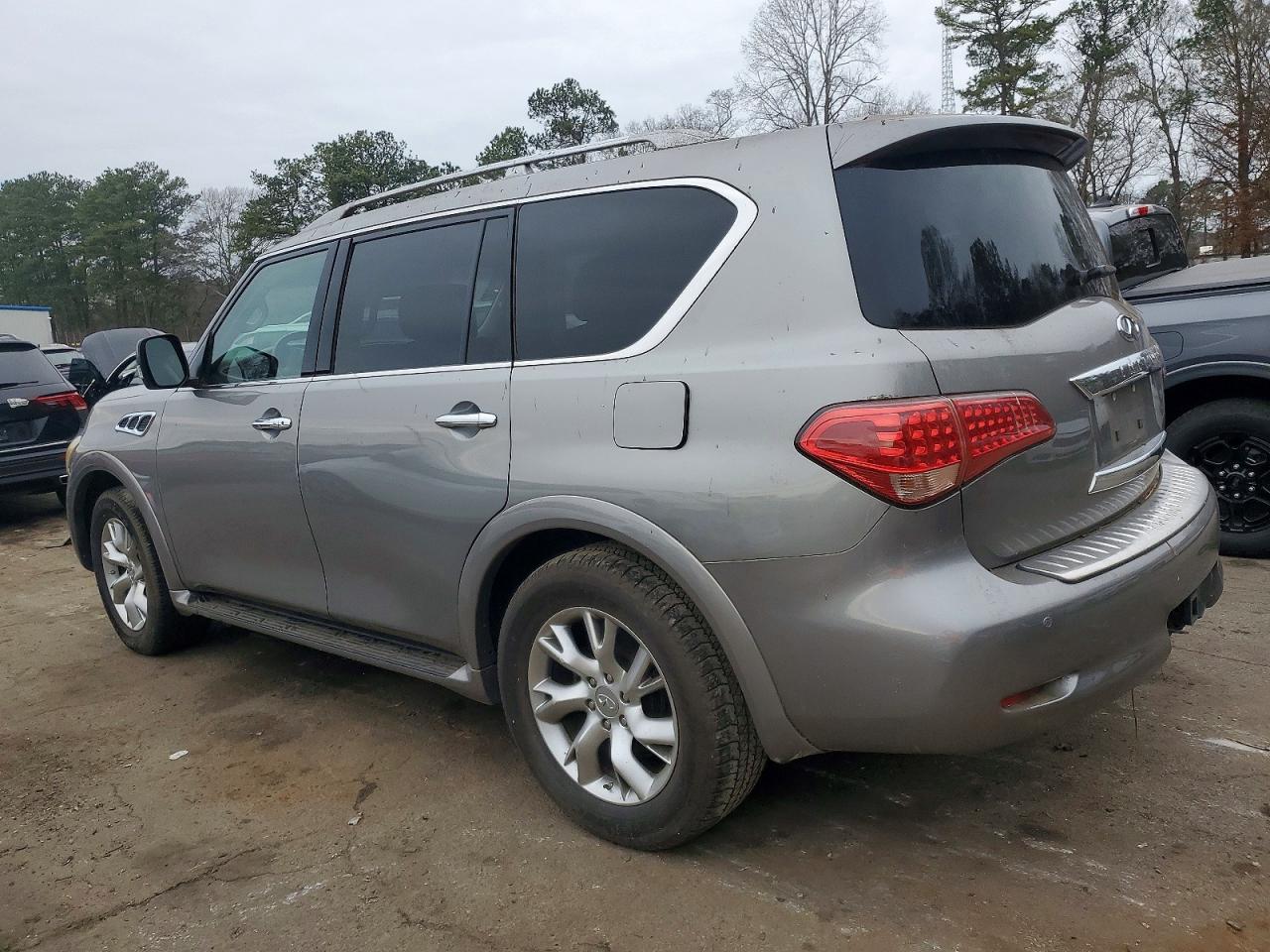 2012 INFINITI QX56 photo 4