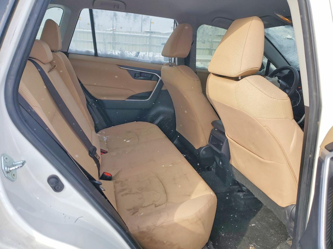 2019 TOYOTA RAV4 LE photo 19