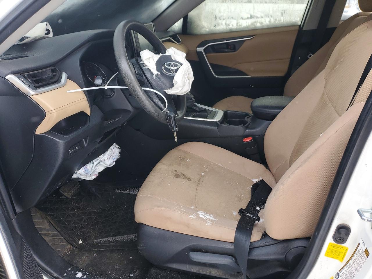 2019 TOYOTA RAV4 LE photo 13