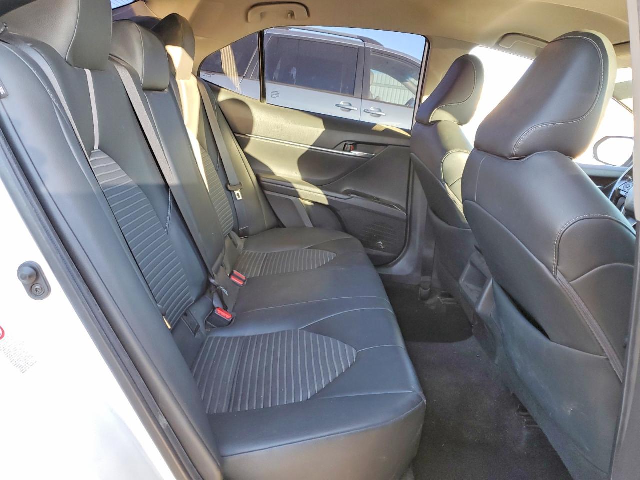 2019 TOYOTA CAMRY L photo 10