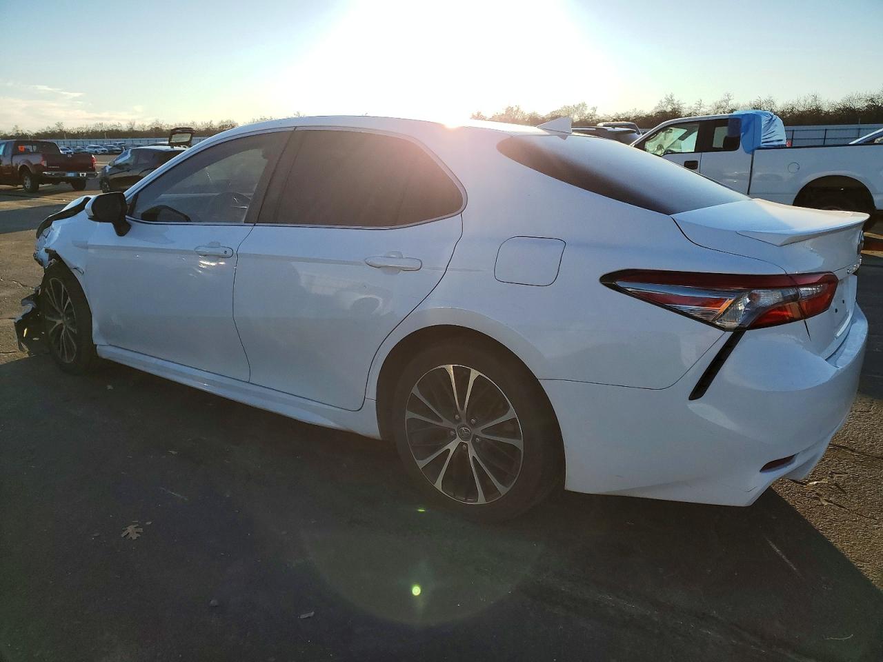 2019 TOYOTA CAMRY L photo 2