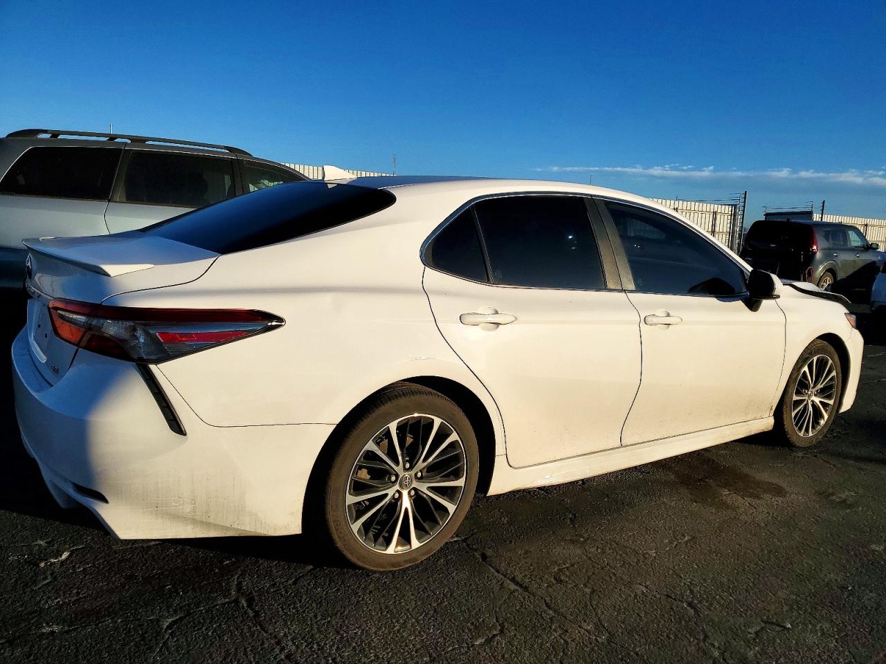 2019 TOYOTA CAMRY L photo 3