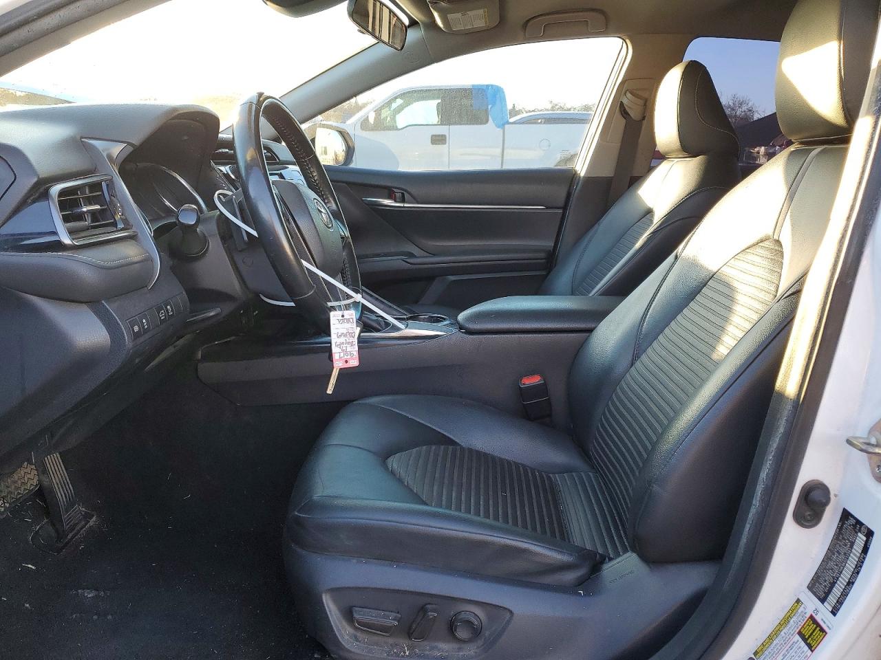 2019 TOYOTA CAMRY L photo 7