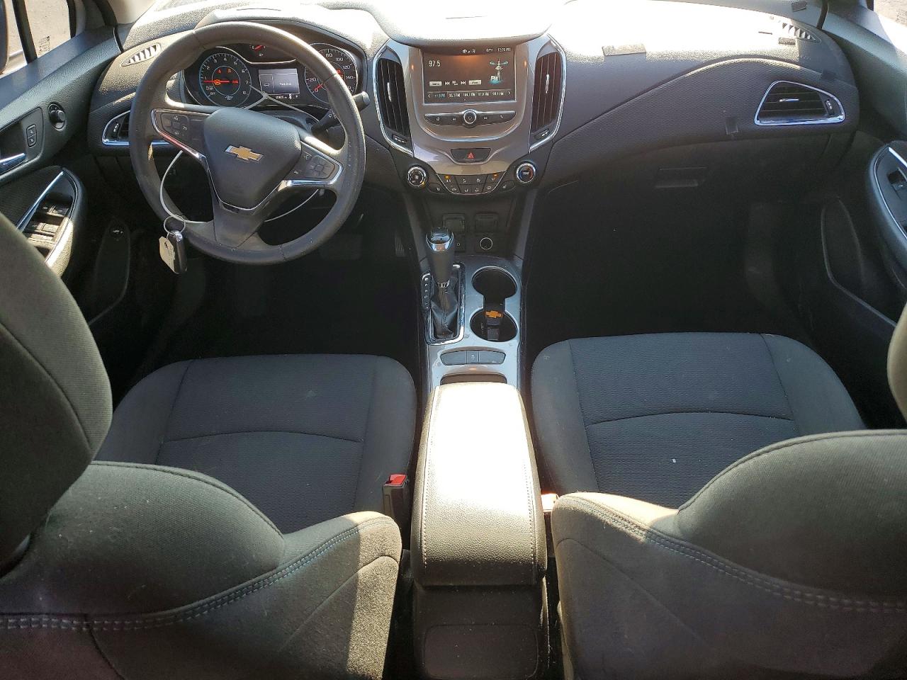 2017 CHEVROLET CRUZE LT photo 8