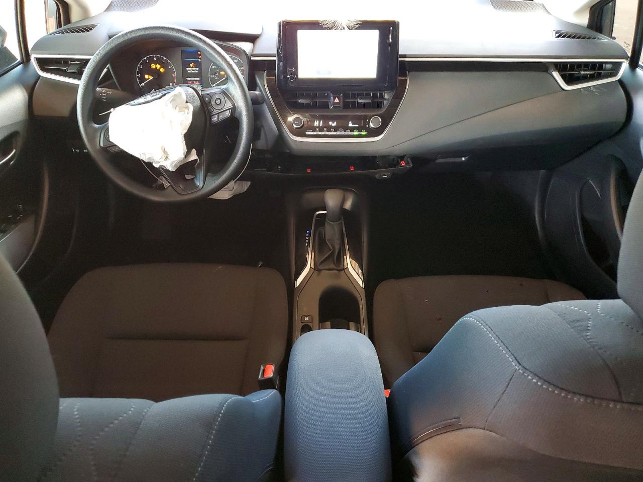 2025 TOYOTA COROLLA LE photo 8