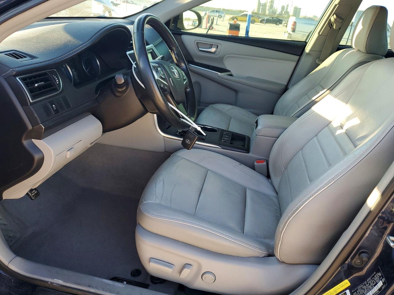 2016 TOYOTA CAMRY HYBRID photo 13