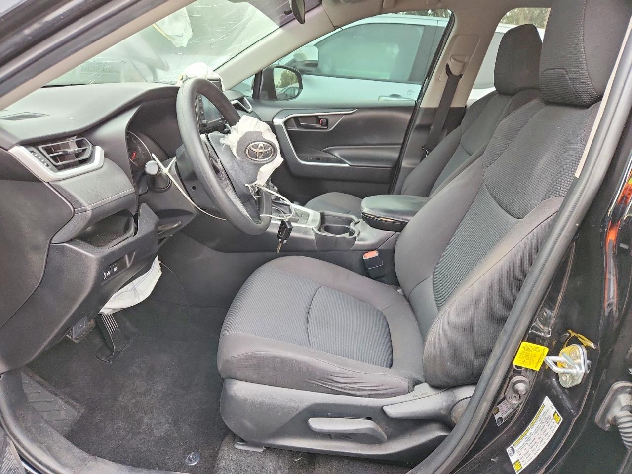 2021 TOYOTA RAV4 LE photo 7