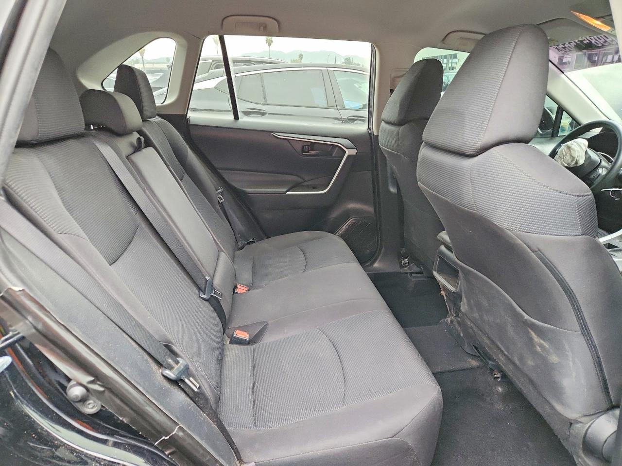 2021 TOYOTA RAV4 LE photo 11