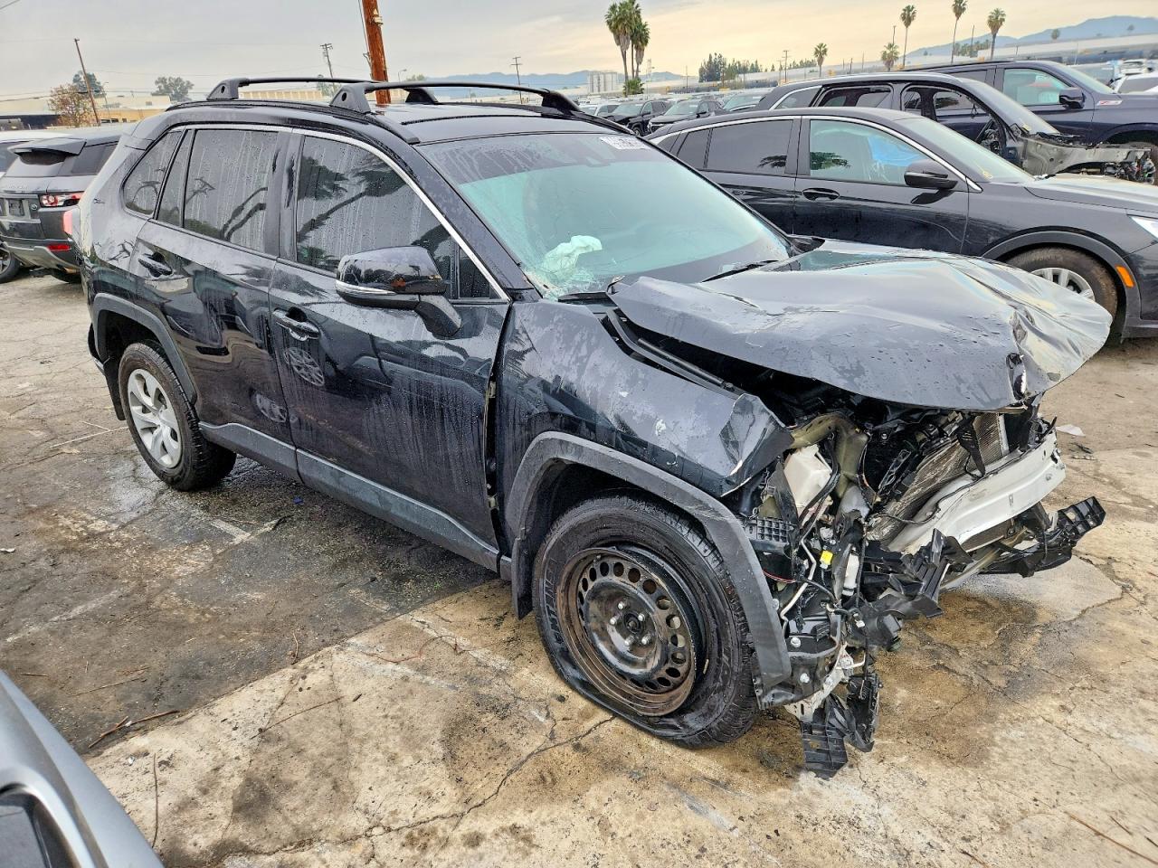 2021 TOYOTA RAV4 LE photo 4