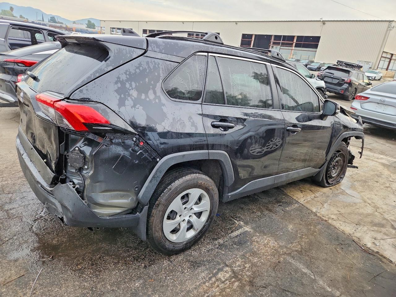 2021 TOYOTA RAV4 LE photo 3