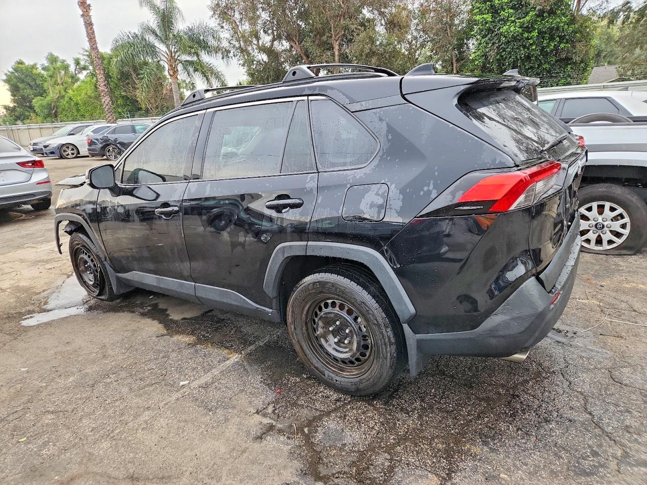 2021 TOYOTA RAV4 LE photo 2