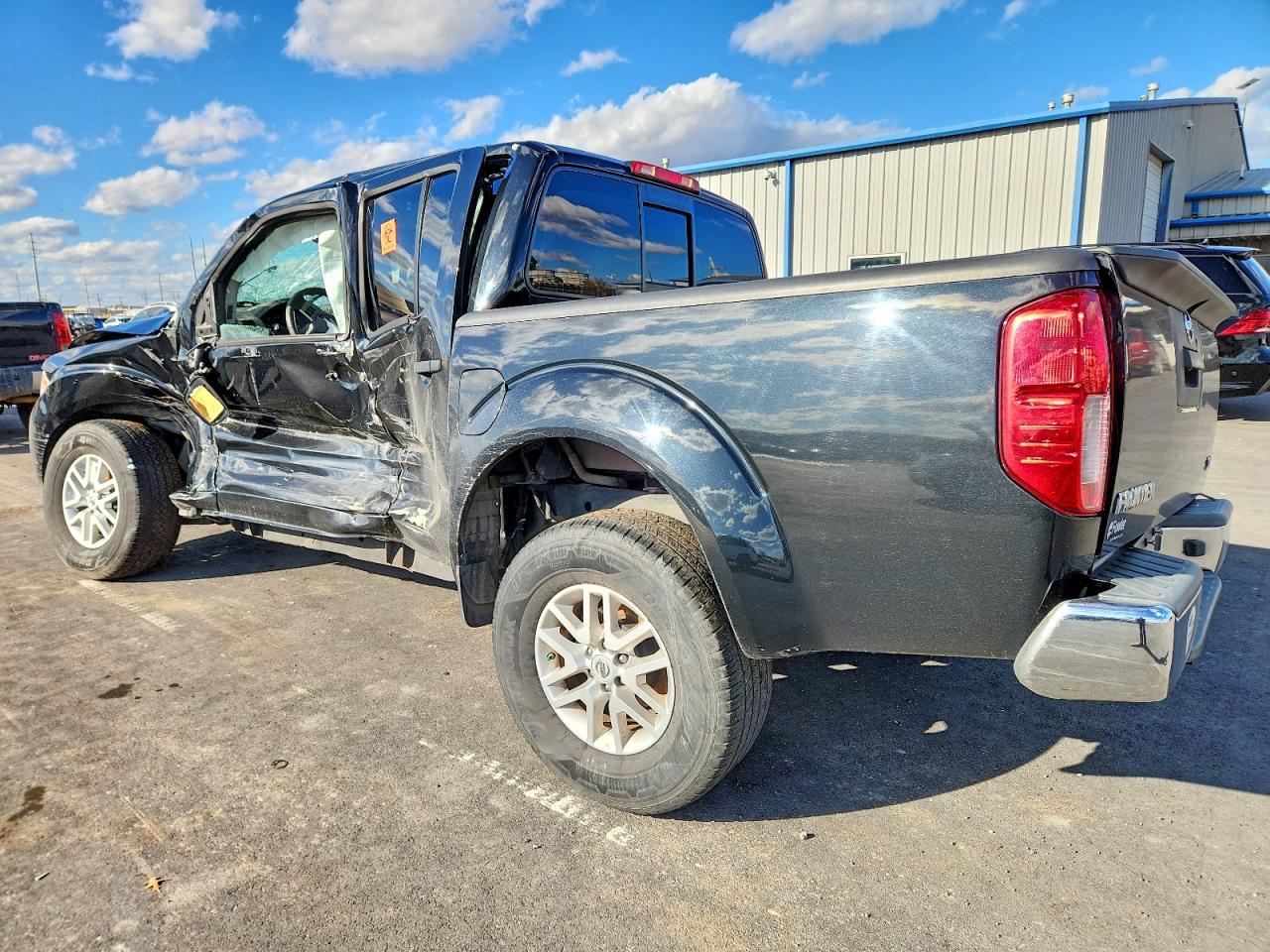 2019 NISSAN FRONTIER S photo 2