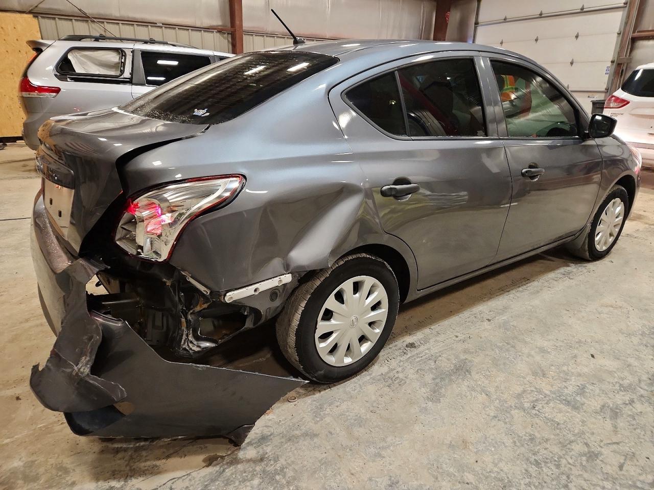 2019 NISSAN VERSA S photo 5