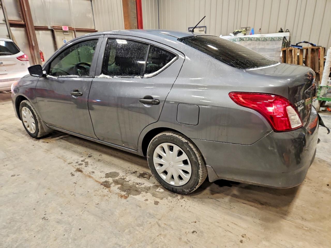 2019 NISSAN VERSA S photo 3
