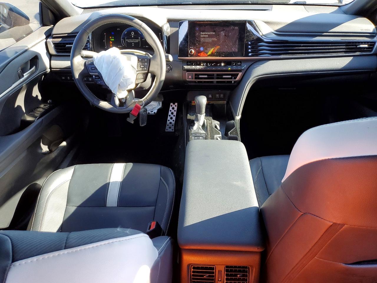 2025 TOYOTA CAMRY XSE photo 8