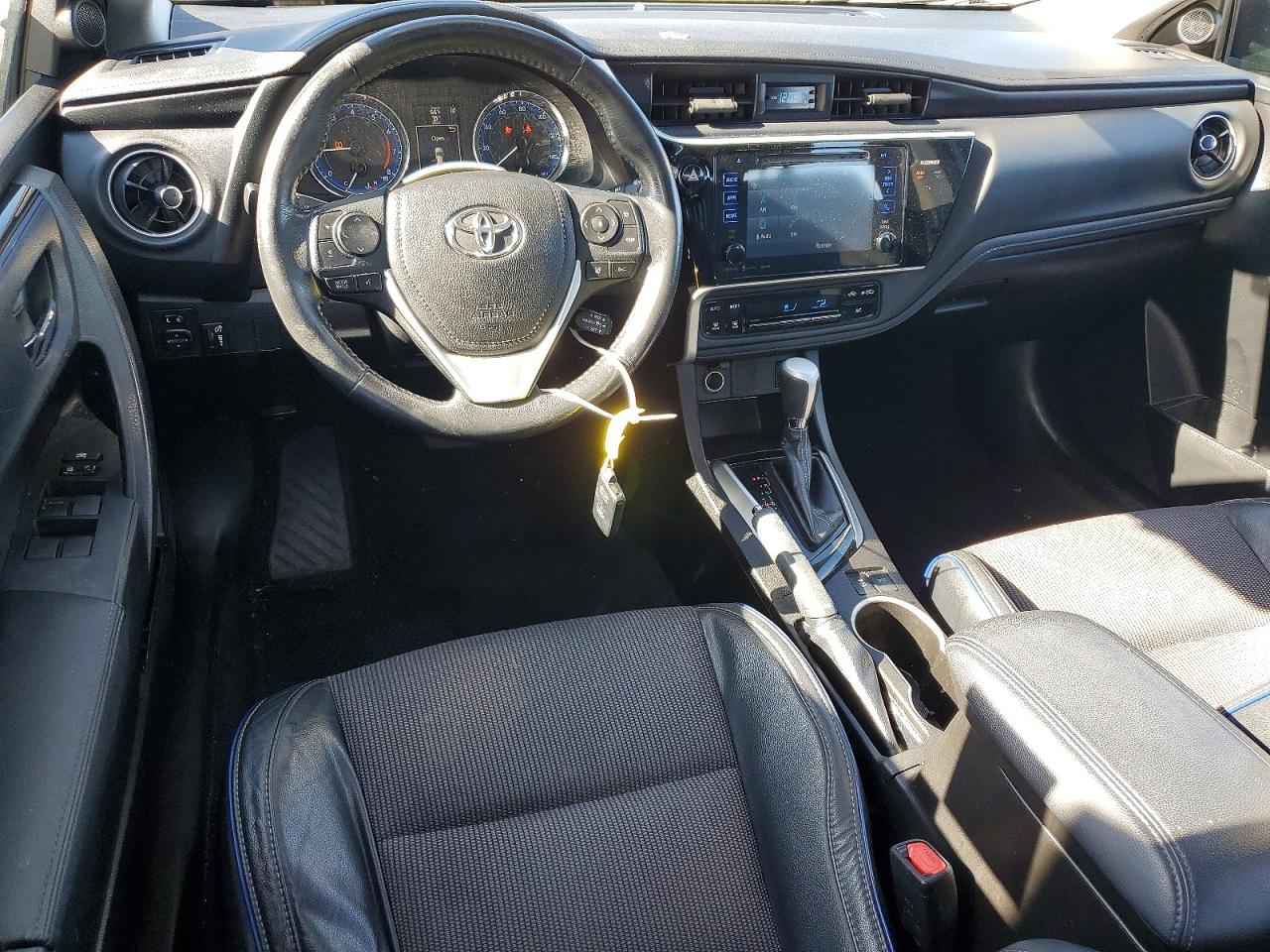 2017 TOYOTA COROLLA L photo 8