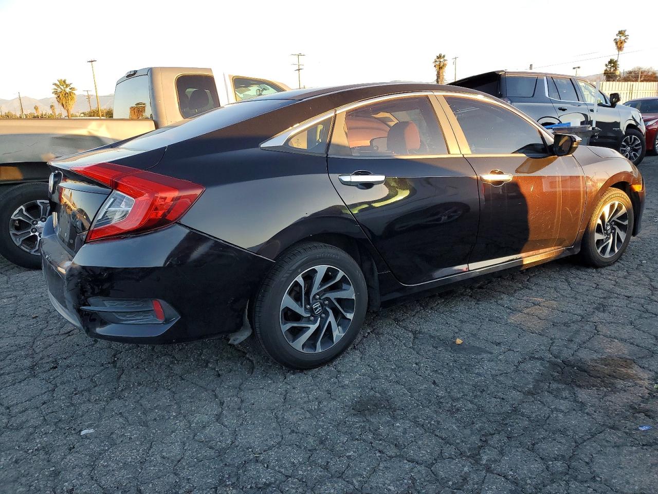 2016 HONDA CIVIC LX photo 5