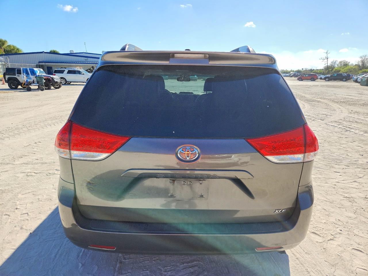 2013 TOYOTA SIENNA XLE photo 6