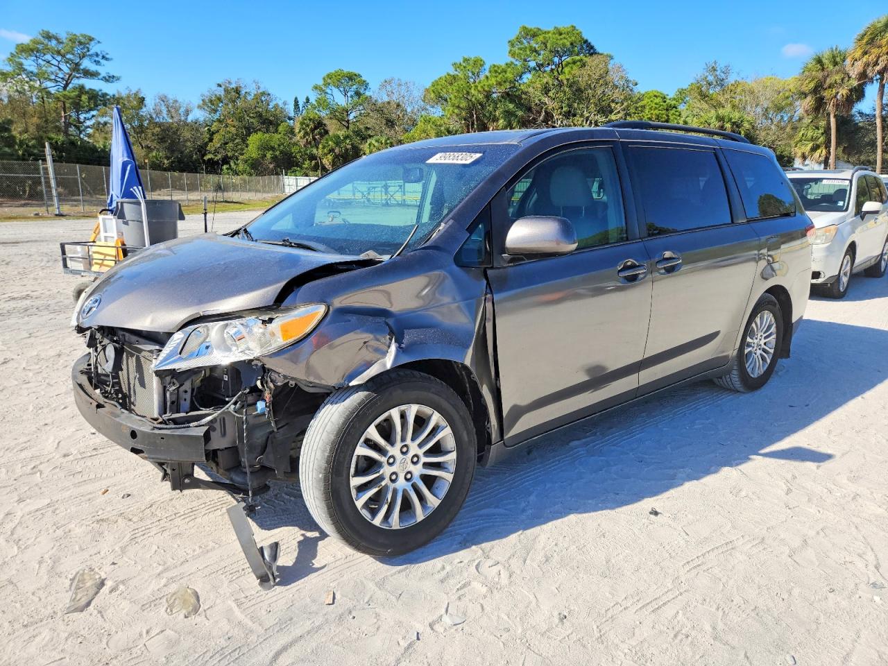 2013 TOYOTA SIENNA