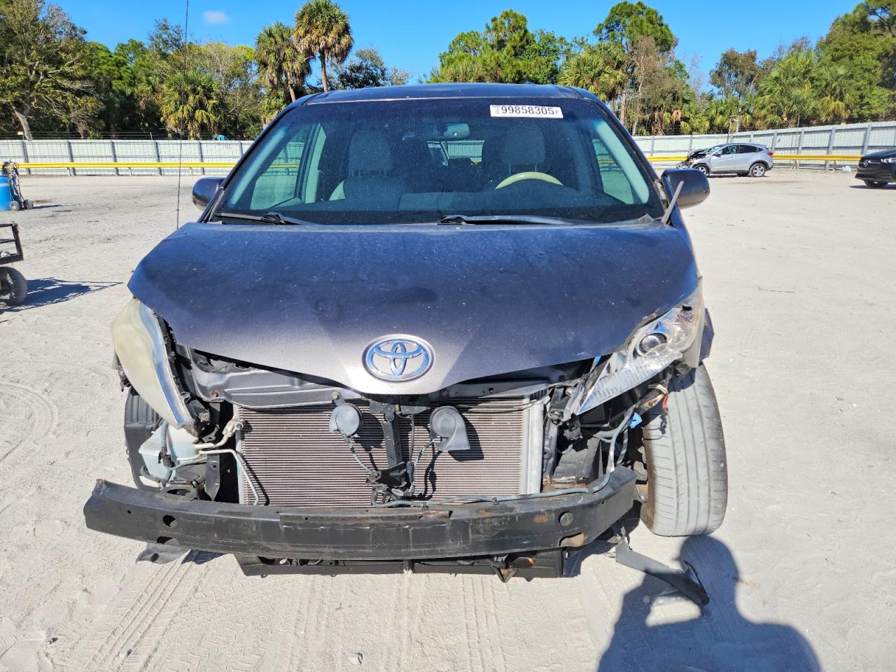2013 TOYOTA SIENNA XLE photo 5