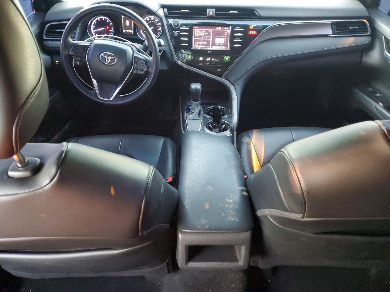 2020 TOYOTA CAMRY SE photo 8